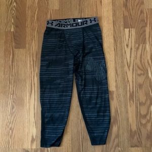 Under Armour base layer, youth large.